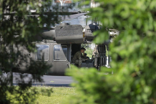 VIDEO Polițiștii care au oprit circulația la aterizarea Black Hawk au primit Emblema de Onoare