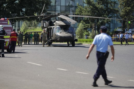 VIDEO Polițiștii care au oprit circulația la aterizarea Black Hawk au primit Emblema de Onoare