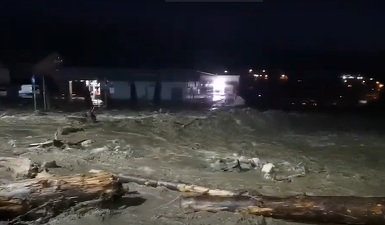 VIDEO Trafic blocat pe DN1, în Bușteni, după o ploaie torențială 