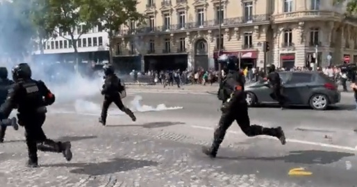 VIDEO Mii de persoane au manifestat în Franța față de "dictatura sanitară"
