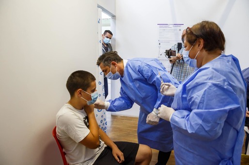 Adolescenții cu vârsta între 12 și 17 ani pot fi programați pentru imunizarea cu Moderna