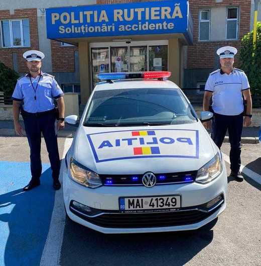 Constanța: Polițiștii au tras opt focuri de armă pentru a opri o mașină. Nu au fost persoane rănite. Șoferul nu are permis și era băut