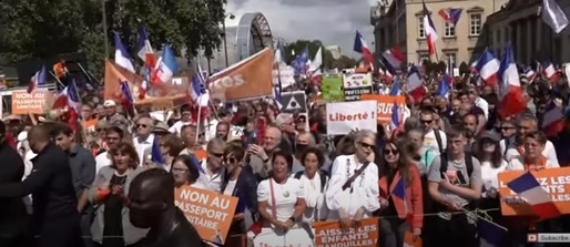 VIDEO Zeci de mii de francezi au ieșit pe stradă pentru a protesta față de pașaportul sanitar impus de guvern