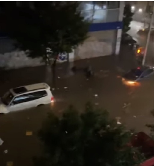 VIDEO New York în stare de urgență după inundații istorice: Apele au năvălit în metrou și aeroport