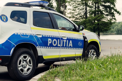 FOTO Bucăți din tavan au căzut în Secția 3 de Poliție a Capitalei. Sindicatul Europol: Domnule ministru, raportăm: Ne cade tavanul în cap!