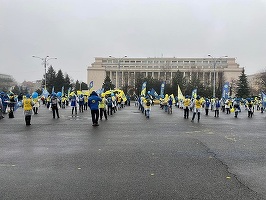 VIDEO Angajații din spitale au ieșit pe stradă pentru salarii. ”Plugușorul suferinței lucrătorilor din sănătate”