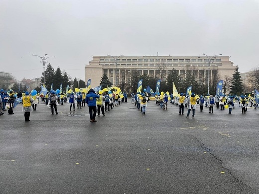 VIDEO Angajații din spitale au ieșit pe stradă pentru salarii. ”Plugușorul suferinței lucrătorilor din sănătate”
