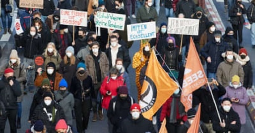 VIDEO Proteste și contraproteste în Germania: Mii de oameni au manifestat împotriva mișcării anti-vaccinare, iar alte mii contra măsurilor sanitare