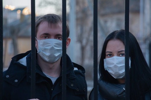 ULTIMA ORĂ Curtea Constituțională: Impunerea măștii de protecție este neconstituțională. Amenzile pentru lipsa măștii ar putea fi anulate de instanță