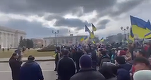 VIDEO Proteste la Melitopol și Herson în fața trupelor rusești. Forțele armate încearcă să disperseze mulțimea și au tras focuri de avertizare