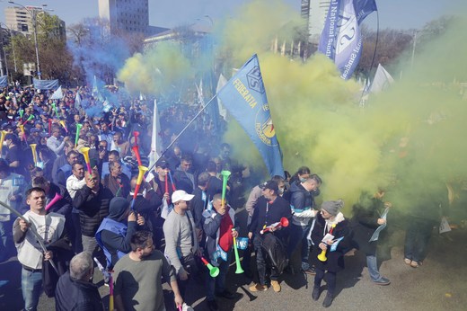 VIDEO&FOTO Protest în fața Guvernului. ”V-am votat și ne-ați uitat!”