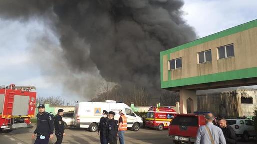 FOTO Incendiu puternic la fosta fabrică de țigări a omului de afaceri Zaher Iskandarani, fugit din țară