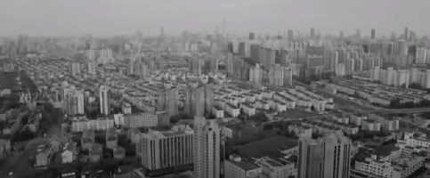 VIDEO Shanghai, situația se agravează. Autoritățile ridică garduri în jurul unor blocuri