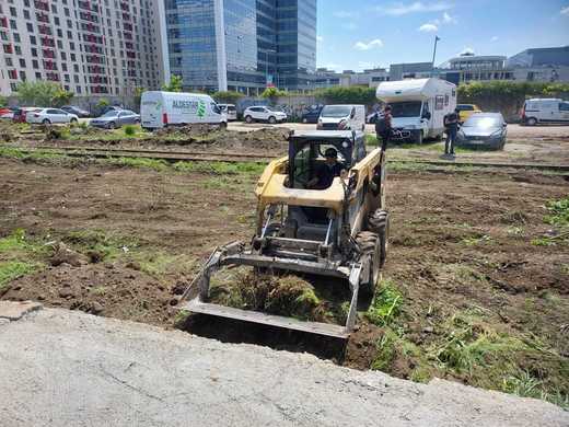 FOTO Primăria Sectorului 6 a început lucrările de amenajare a Parcului Liniei