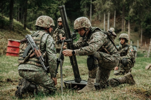 Armata face angajări masive. Se caută militari profesioniști, dar și rezerviști voluntari. Salariile oferite