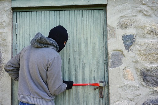 S-au înmulțit furturile din locuințe. Polițiștii acuză proprietarii care nu iau suficiente măsuri pentru a se proteja de infractori