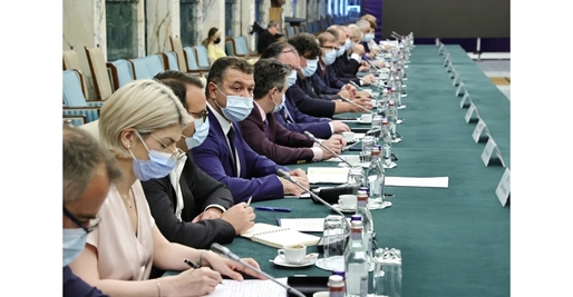 VIDEO&FOTO După o lungă perioadă, membrii Guvernului reapar cu mască 