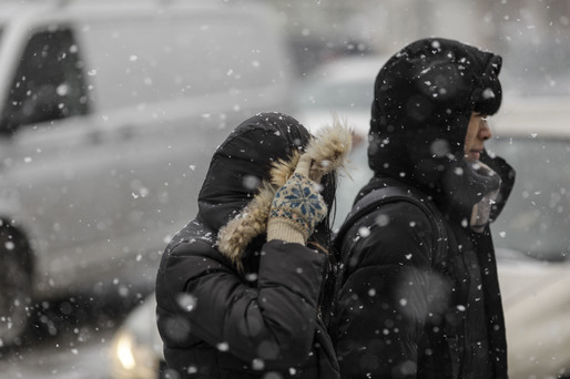 GALERIE FOTO Fenomen ciudat în Capitală: În unele zone a nins puternic, în timp ce în alte părți nu a căzut niciun fulg