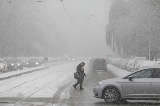 GALERIE FOTO Fenomen ciudat în Capitală: În unele zone a nins puternic, în timp ce în alte părți nu a căzut niciun fulg