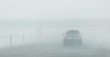 Drumuri naționale, închise din cauza condițiilor meteo, și restricții de trafic pe alte artere