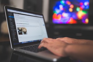 Brașovenii de la sate vor învăța să lucreze pe calculator, la bibliotecile rurale