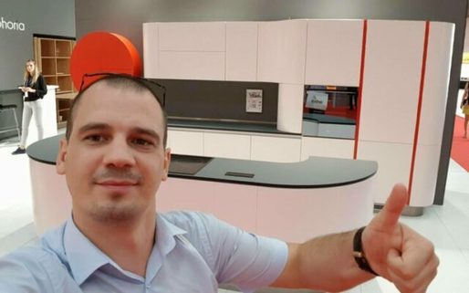 VIDEO Patronul magazinelor de mobilă Bismobil Kitchen, acuzat că ar fi înșelat sute de clienți din România, a evadat 