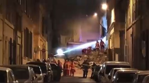 Dramă în Marsilia: Un bloc de locuințe cu 4 etaje s-a prăbușit în noaptea de Paște, în urma unei explozii. Incendiu la alte două clădiri din jur