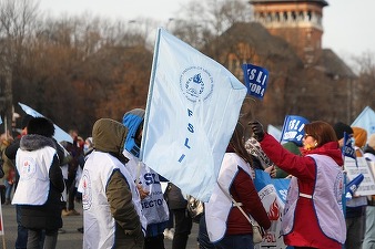 Aproape 10.000 de profesori în stradă. Protest al sindicatelor din educație - lista revendicărilor