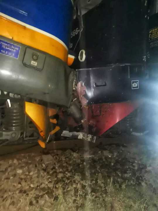 FOTO Accident feroviar în Giurgiu: Două locomotive private s-au ciocnit, ambii mecanici fiind răniți