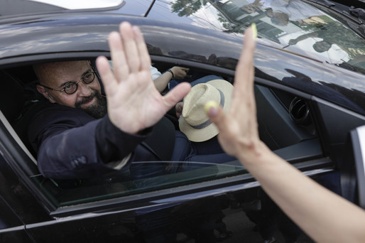 GALERIE FOTO Cristian Popescu Piedone, la ieșirea din penitenciar: Cu siguranță mă întorc la Primărie, dacă nu au făcut alegeri, scaunul e liber. Nu voi cere despăgubiri statului român