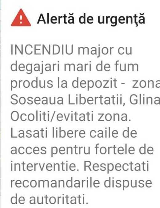 FOTO Incendiu la un depozit din Glina. A fost emis mesaj Ro-Alert