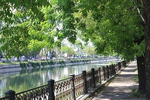 Nicușor Dan vrea să facă promenadă suspendată deasupra Dâmboviței, între Piața Unirii și Podul Izvor
