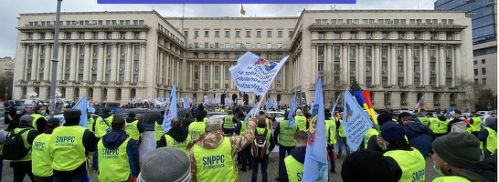 Polițiștii ies să protesteze