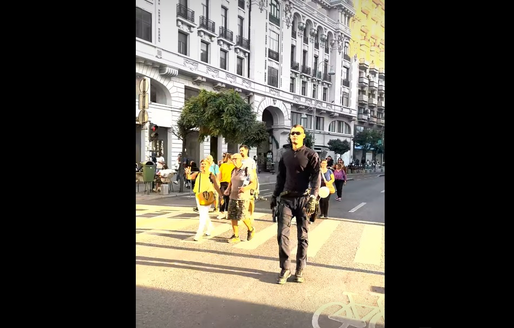 VIDEO Noua uniformă a Jandarmeriei, într-o prezentare inedită în centrul Capitalei