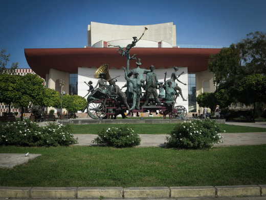 Sondaj INSCOP pentru News.ro - Doar jumătate dintre români spun că au citit în ultimele 6 luni/Peste jumătate nu au vizitat un monument/Peste două treimi nu au mers la muzeu sau expoziție/Mai mult de trei sferturi nu au fost la un spectacol