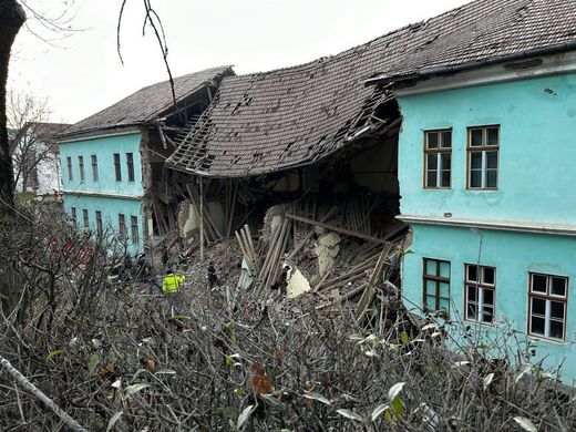 FOTO Ungaria trimite în România un ajutor de urgență pentru internatul din Odorheiu Secuiesc prăbușit peste elevi