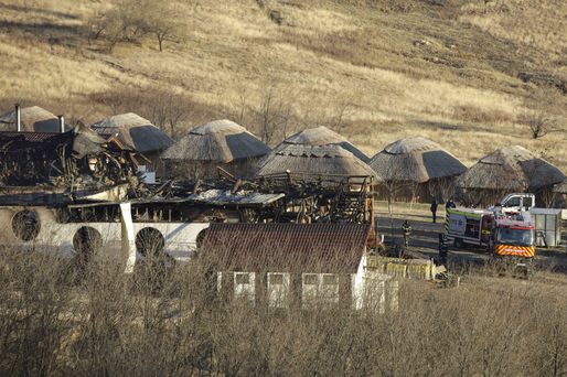 GALERIE FOTO Tragedia de la Ferma Dacilor. A șaptea victimă carbonizată, un copil, găsită de pompieri. O altă persoană, încă dispărută