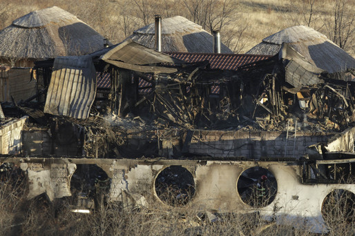 GALERIE FOTO Tragedia de la Ferma Dacilor. A șaptea victimă carbonizată, un copil, găsită de pompieri. O altă persoană, încă dispărută