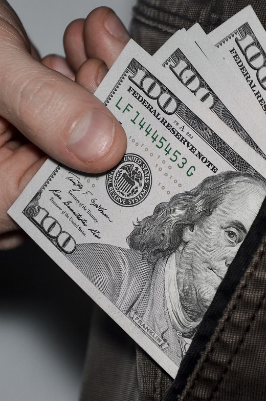Aproape 60% dintre părinții americani își ajută cu banii copii ajunși adulți