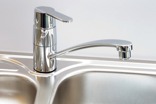 Hidro Prahova anunță că apa furnizată în municipiul Câmpina este bună pentru consum. Anterior, locuitorii fuseseră avertizați să o folosească doar în scopuri menajere, după analiza unor probe prelevate în urmă cu șapte luni