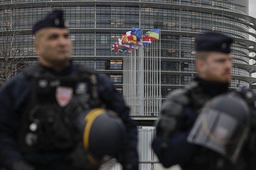 VIDEO&FOTO Protest cu tractoare al agricultorilor în fața sediului Parlamentului European de la Strasbourg