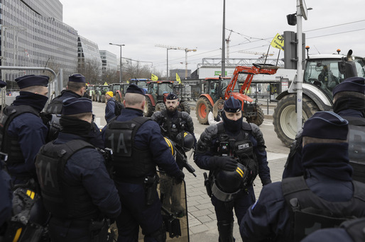 VIDEO&FOTO Protest cu tractoare al agricultorilor în fața sediului Parlamentului European de la Strasbourg