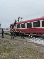 FOTO Un tren a luat foc la Cotnari. Călătorii s-au autoevacuat 