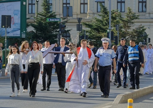 VIDEO Prima News: Statul, mai darnic decât mediul privat. Angajatorii preferă să ofere mai degrabă zile libere decât prime de Paște