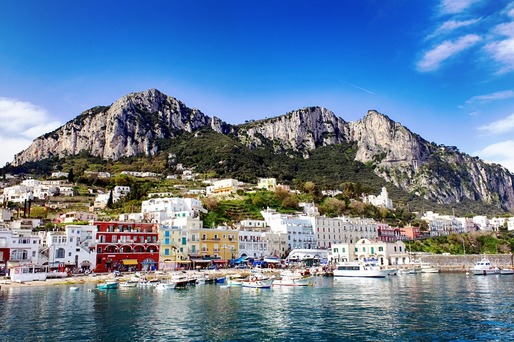 Revoltă în Capri din cauza turiștilor: A devenit dormitorul lor!
