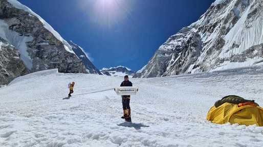 Un alpinist român, găsit mort pe muntele Everest, la peste 7.000 de metri altitudine. Lucra în domeniul bancar de peste 20 de ani - VIDEO