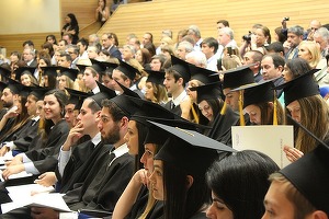 România, pe ultimul loc în UE după ponderea absolvenților de facultate