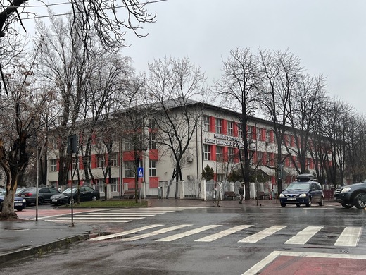 Cursuri în 3 schimburi, cu ore scurtate, la școlile supraaglomerate. O școală din Sectorul 3 va începe astfel din toamnă, din cauza lipsei de spațiu. Părinții cer intervenția primarului