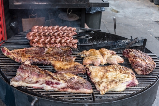 Inflația și recesiunea îi obligă pe argentinieni să mănânce mai puțină carne de vită