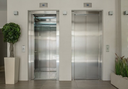 Locatarii de la anumite etaje, scutiți prin lege de la plata energiei pentru lift